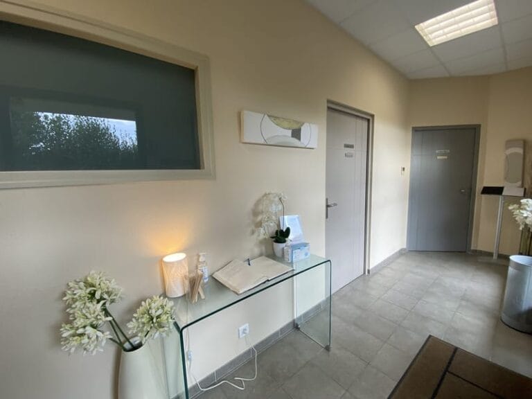 Agences 9 saint-aubin-d-aubigne-couloir salons funéraires
