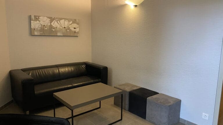 Agences 10 saint-aubin-d-aubigne-salon