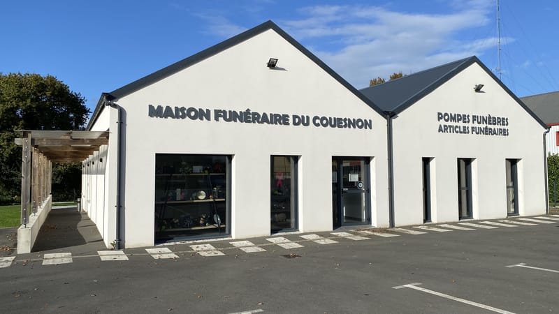 Agences 14 devanture sens de bretagne